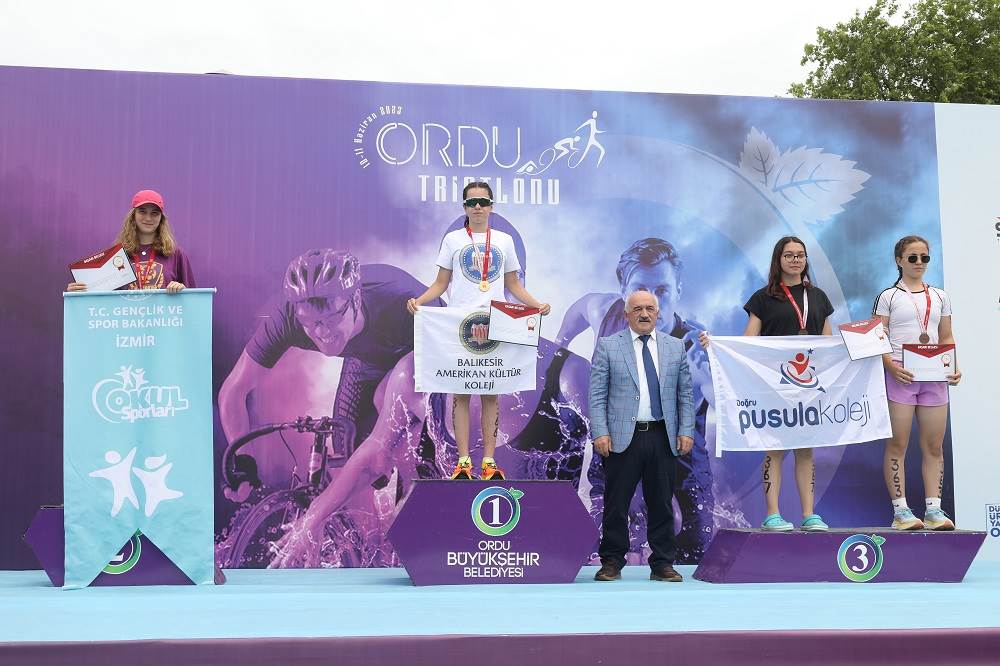 TRİATLON YARIŞLARI SONA ERDİ